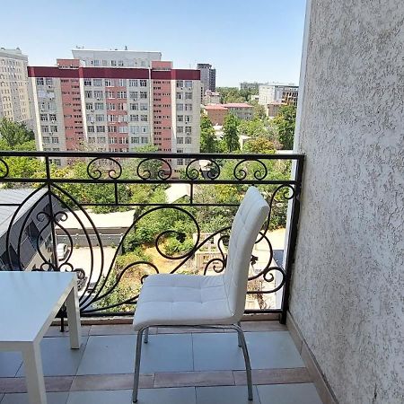 White Apartment With Panoramic View In The Center Bisjkek Buitenkant foto
