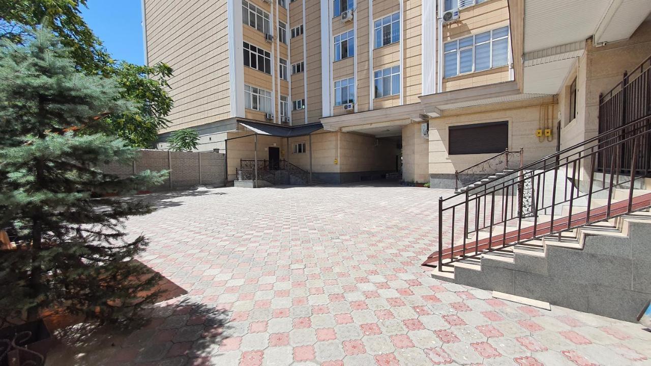 White Apartment With Panoramic View In The Center Bisjkek Buitenkant foto