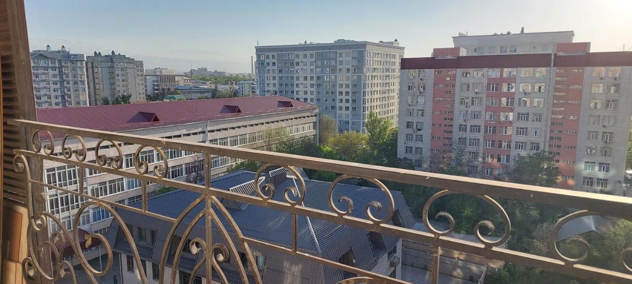 White Apartment With Panoramic View In The Center Bisjkek Buitenkant foto