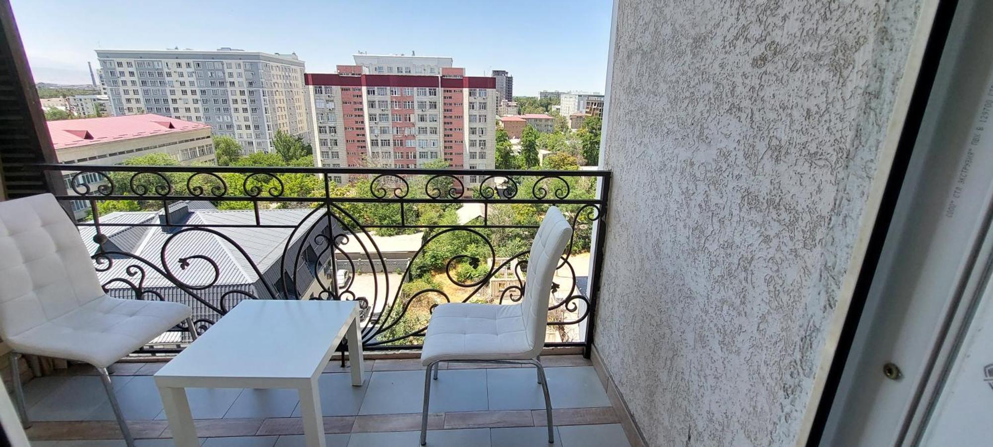 White Apartment With Panoramic View In The Center Bisjkek Buitenkant foto